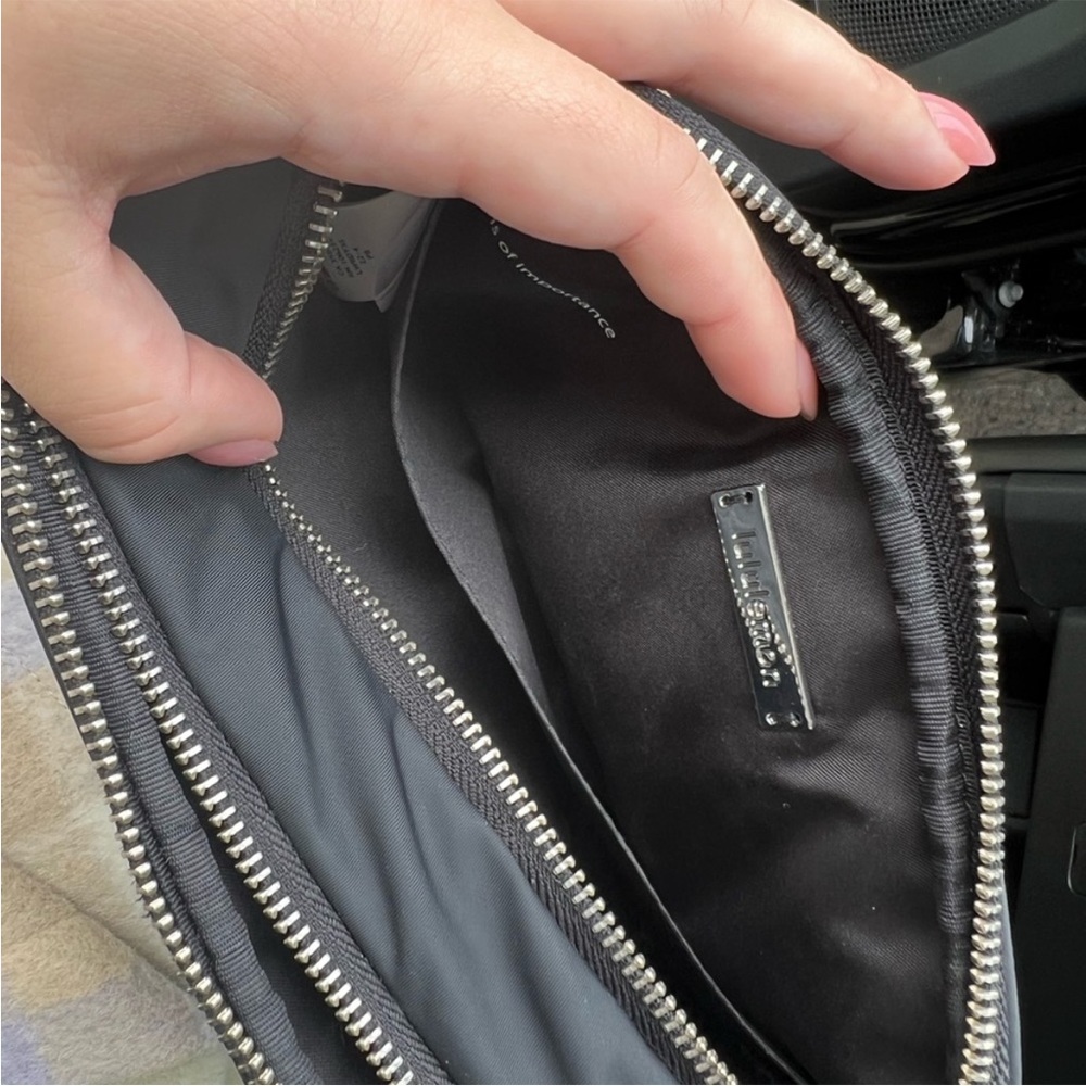 Lululemon purse - Picture 5 of 6
